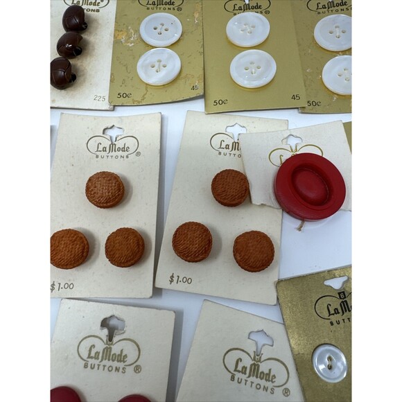VTG Lot 70 Carded NEW Sewing Buttons LaMode Platic Metal Wood Japan Holland USA - Picture 10 of 16